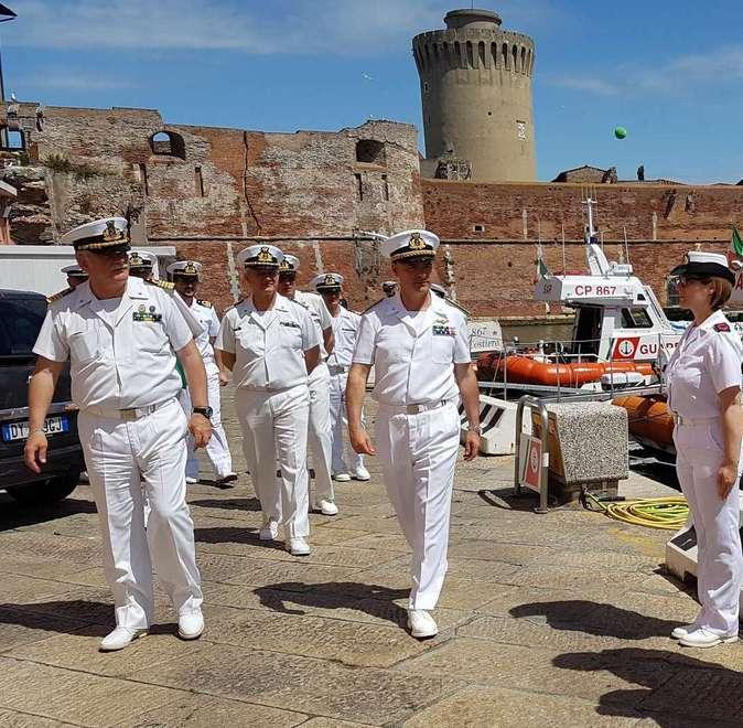 Strette di mano in Capitaneria Si parla del futuro della costa