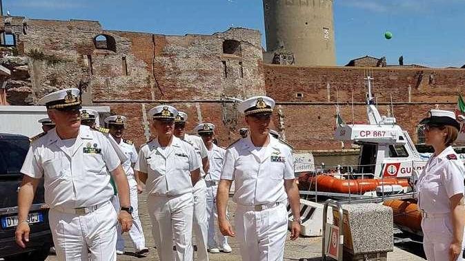 Strette di mano in Capitaneria Si parla del futuro della costa