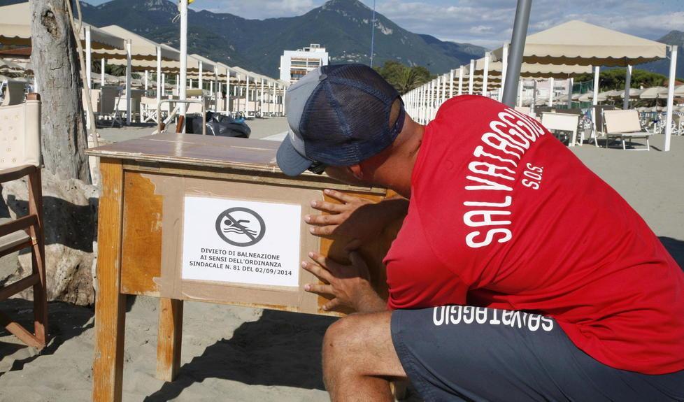 Versilia, mare sporco e balneazione vietata 