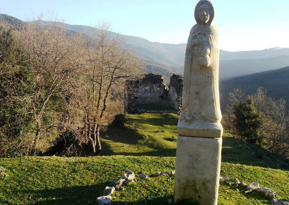 Assalto alle opere d’arte del piccolo tempio 