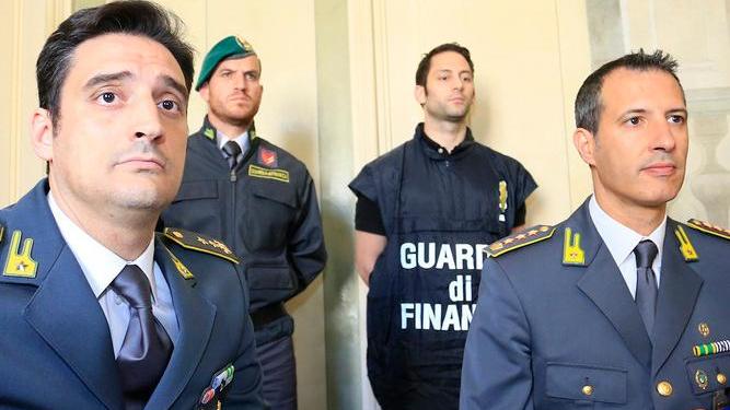 Maxifrode prima dei fallimenti: 6 arresti