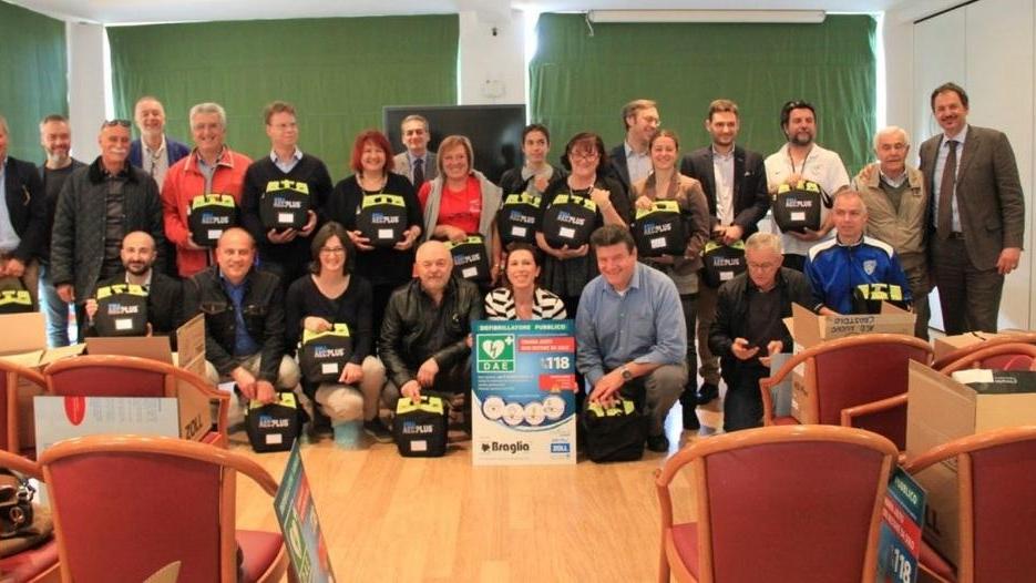 Donati defibrillatori a venti società sportive