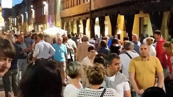 Street Festival, serata live con negozi aperti e musica
