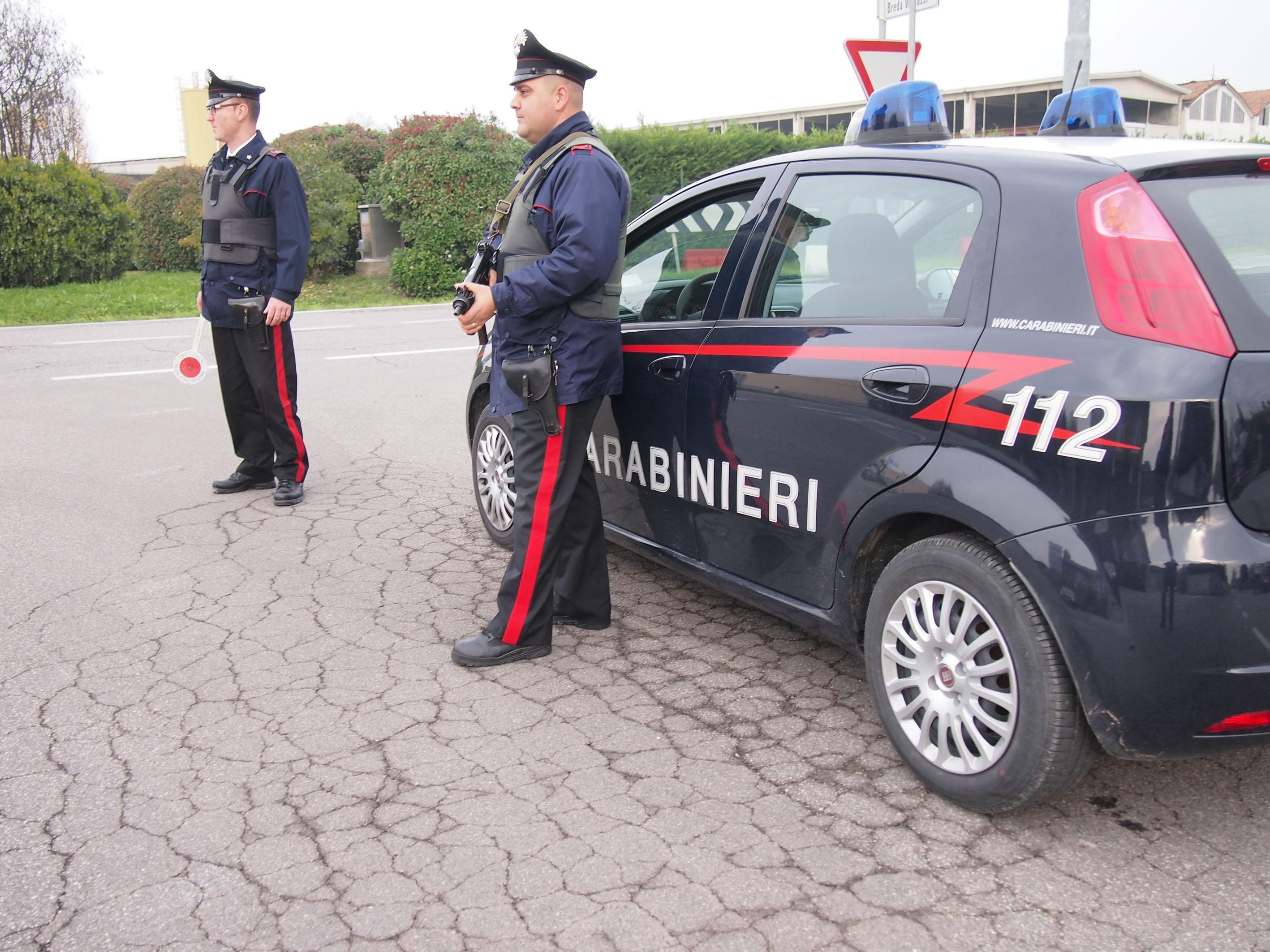 Brescello, controlli dei carabinieri: nei guai due baristi e un automobilista 