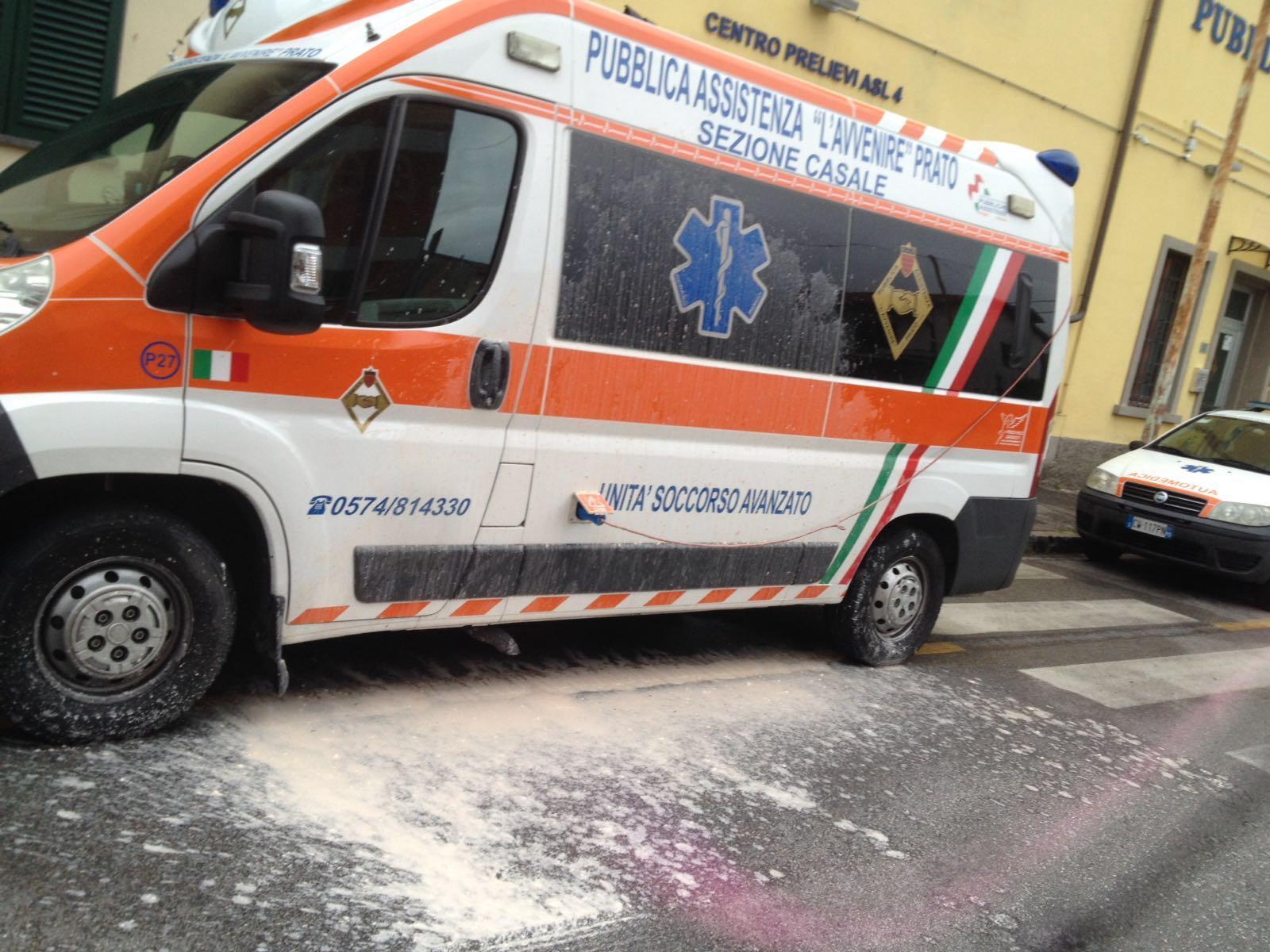 L'ambulanza della Pubblica Assistenza di Casale danneggiata dai vandali