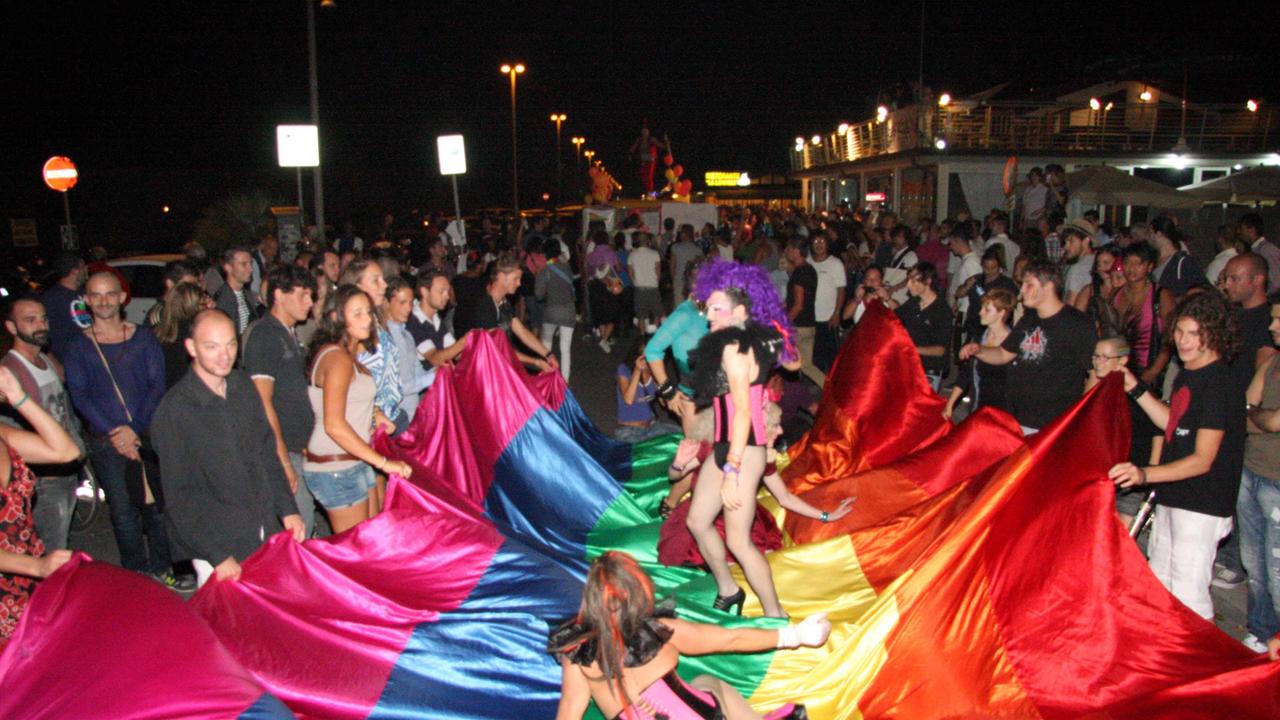 Il Comune di Livorno partecipa al Toscana Pride con il gonfalone