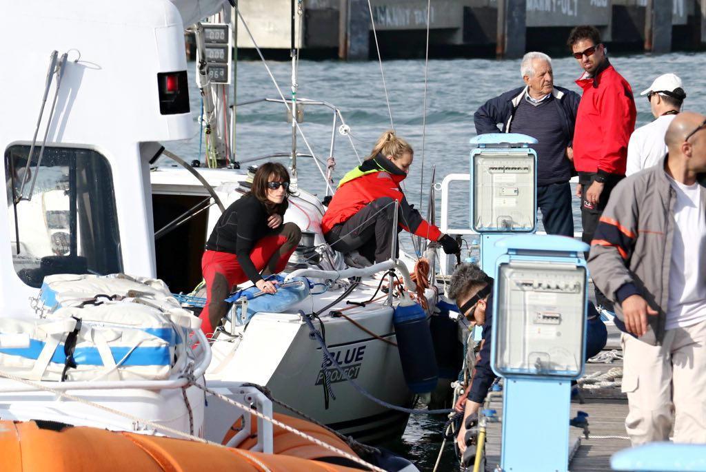 Le operazioni di soccorso in porto