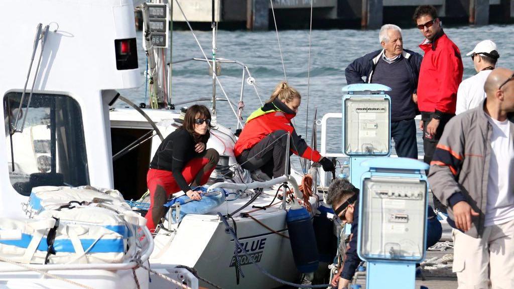 Le operazioni di soccorso in porto