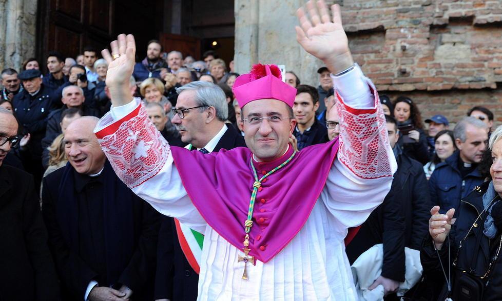 Il vescovo invita i giovani all’aperitivo