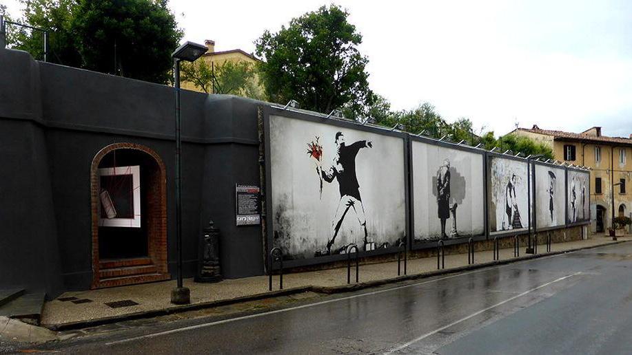 Cascine di Buti inaugura il muro di Banksy
