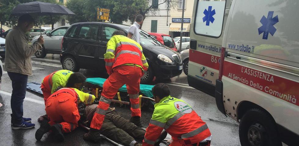 Donna investita sulle strisce Lesioni gravi, è in ospedale 