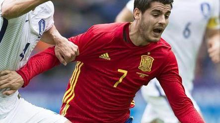 Belgio, pari in extremis. Spagna: Morata-show
