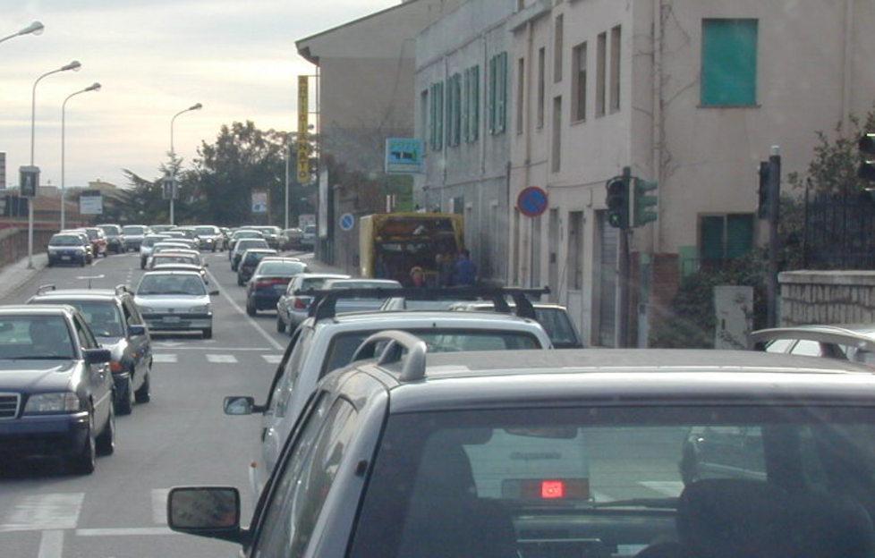 Via Trieste, protestano gli abitanti «Date anche a noi la rete del gas» 