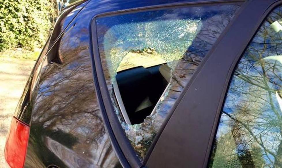 Auto in sosta prese di mira dai vandali 