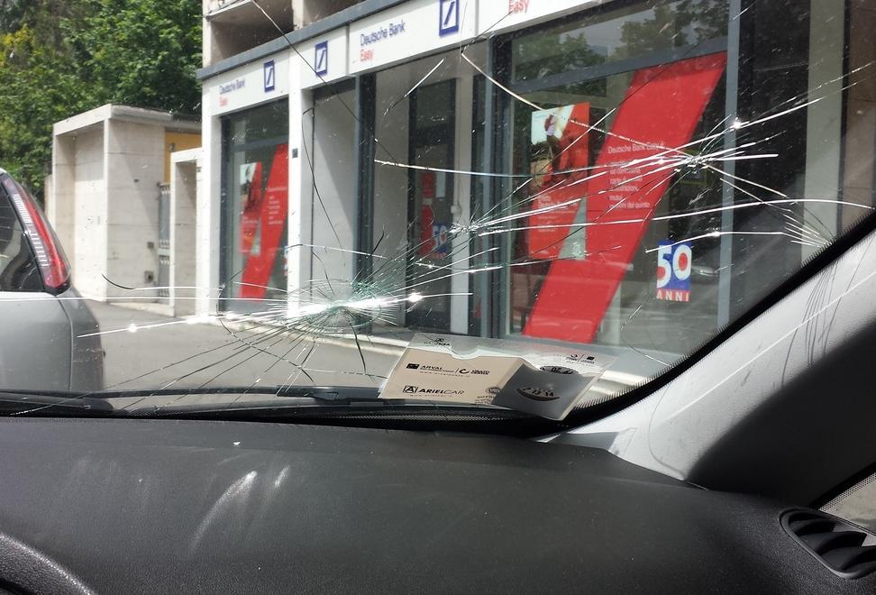 Ladri-vandali nell’ufficio, più danni che refurtiva 