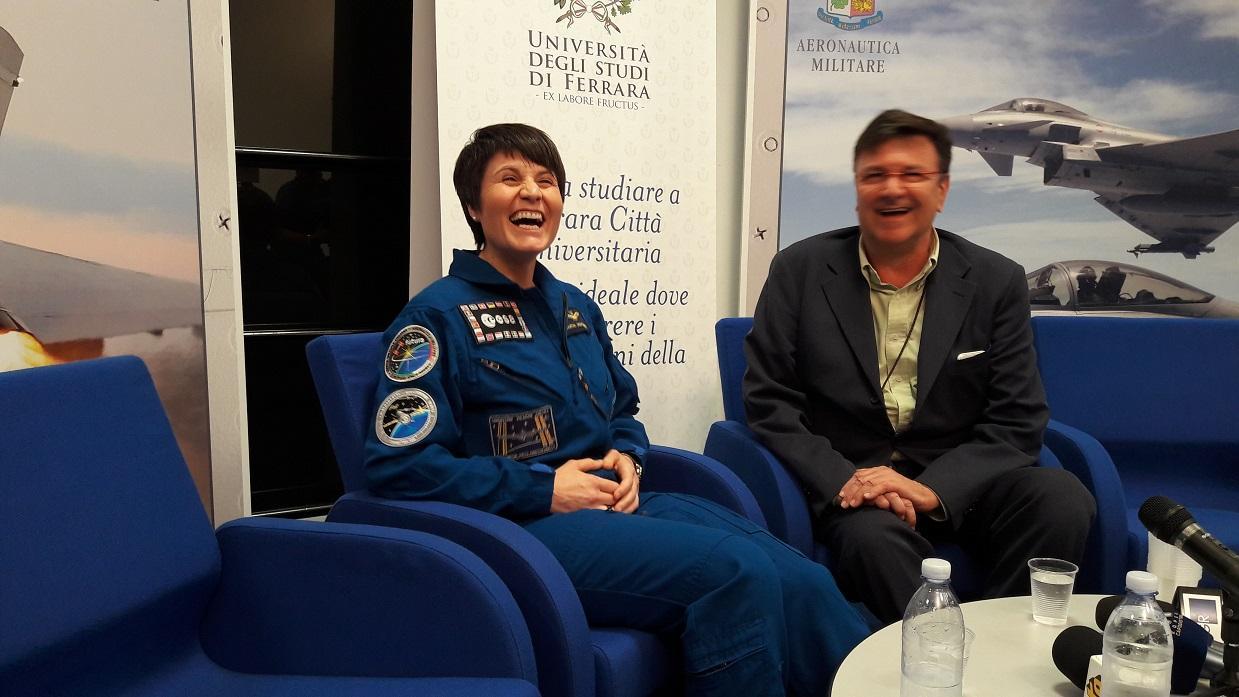 L'astronauta Samantha Cristoforetti e il professor Paolo Zamboni in Fiera a Ferrara