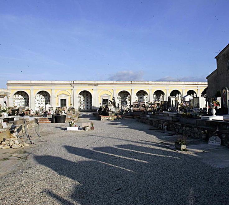 Atto vandalico al cimitero Subito le telecamere 