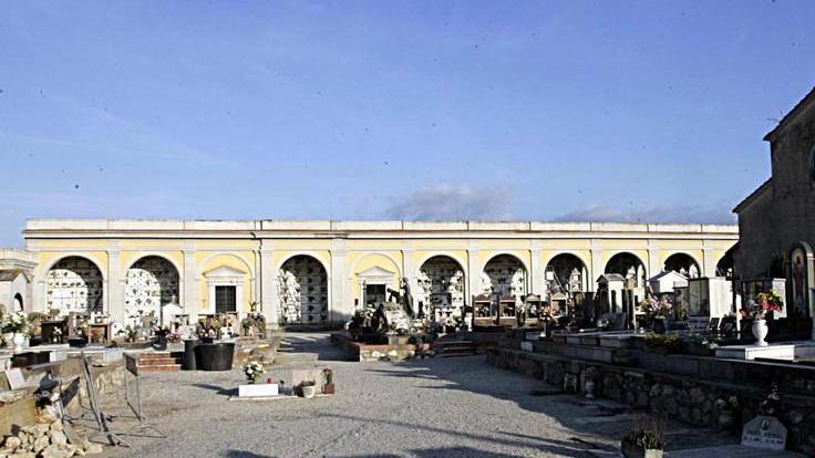 Atto vandalico al cimitero Subito le telecamere