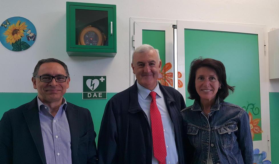 Defibrillatori in tutte le scuole 