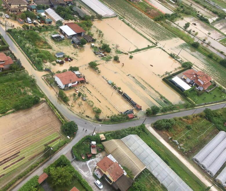 Bomba d’acqua la Versilia si sveglia in mezzo al caos 