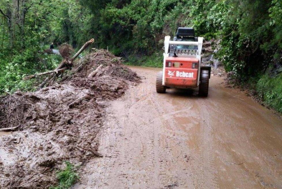 Negozi danneggiati dalla frana a Fabbiano