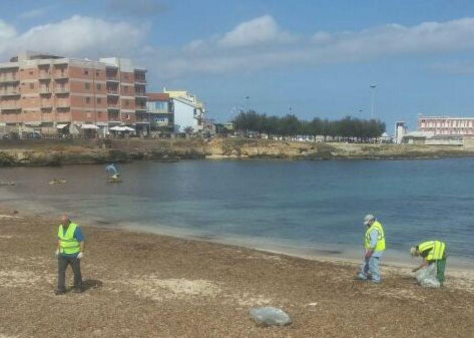 Iniziata la pulizia delle spiagge 