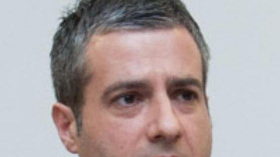 Taglio di basi e Canadair: la politica è in rivolta