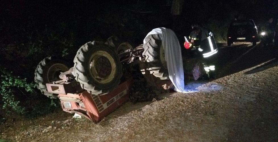 Anziano muore schiacciato dal trattore 