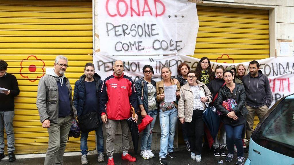 Commessa della Conad licenziata per un panino, i colleghi scioperano - Video