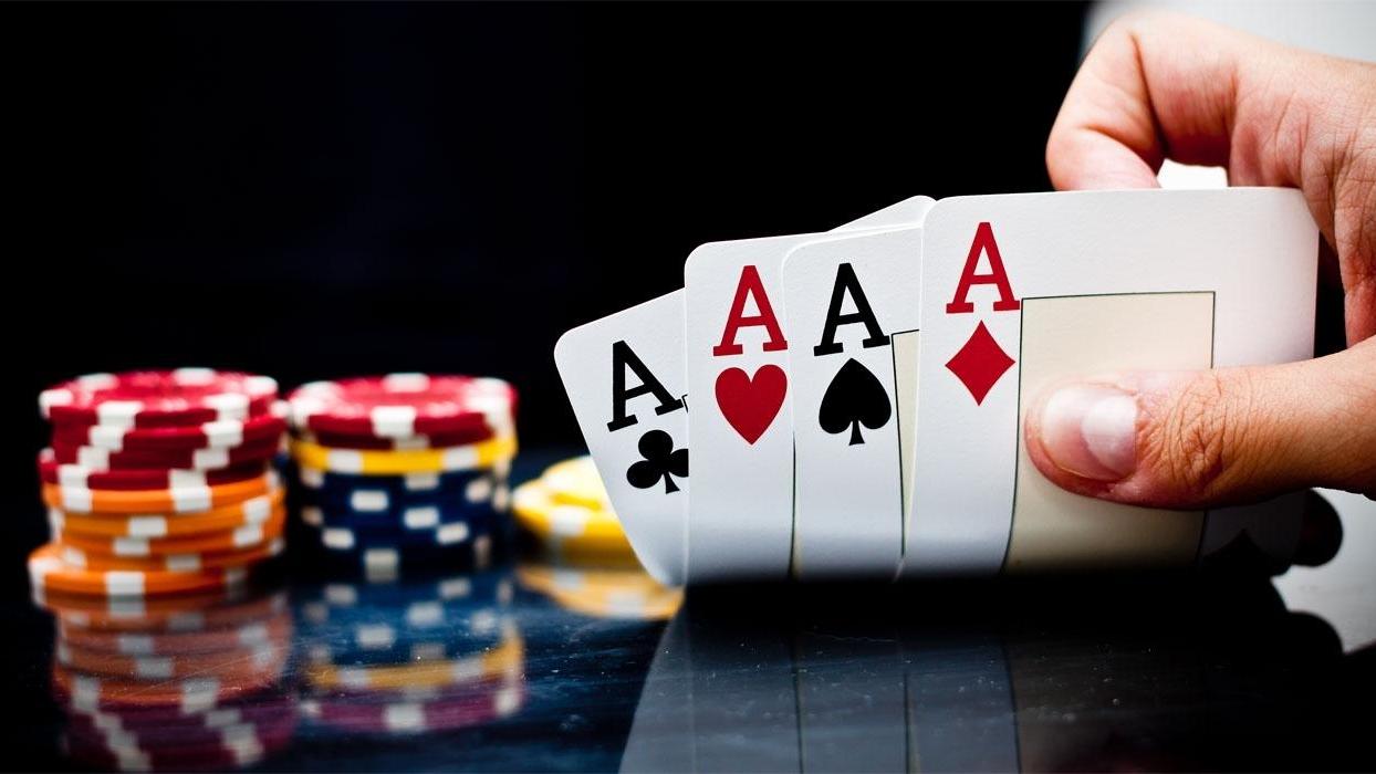 Sassari, poker on line truccato per ripulire i soldi rubati: denunciato un 37enne napoletano