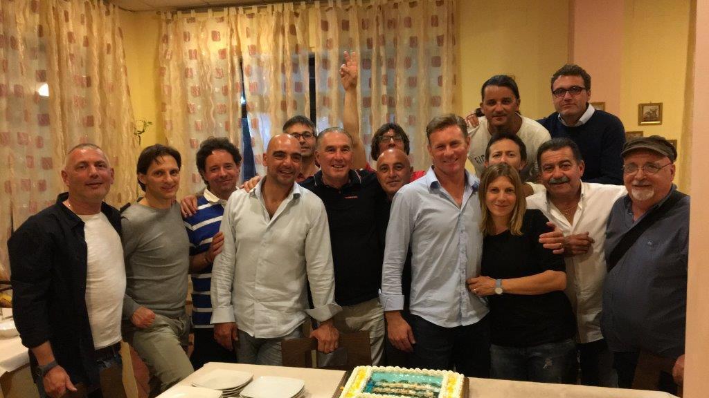 Alcuni ex calciatori degli Allievi regionali del 1986 col mister Ilvo Bianchi