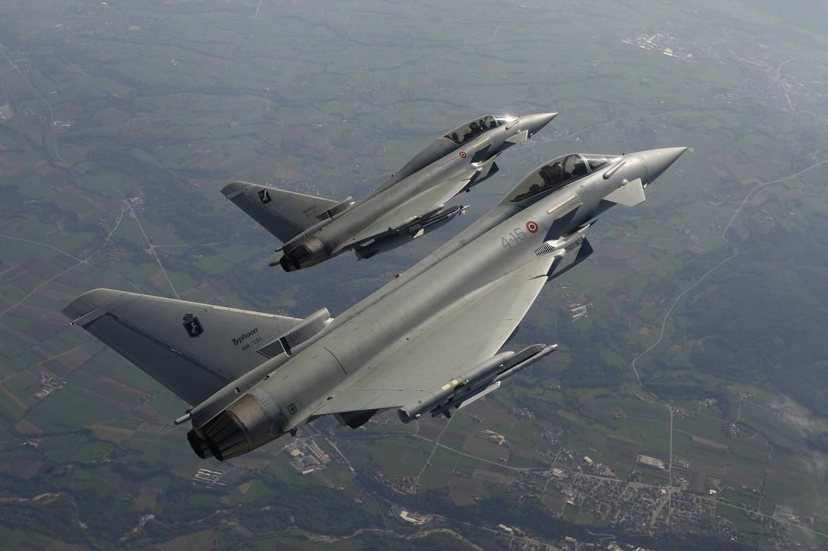 Due Eurofighter del 4° Stormo di Grosseto (foto d'archivio)