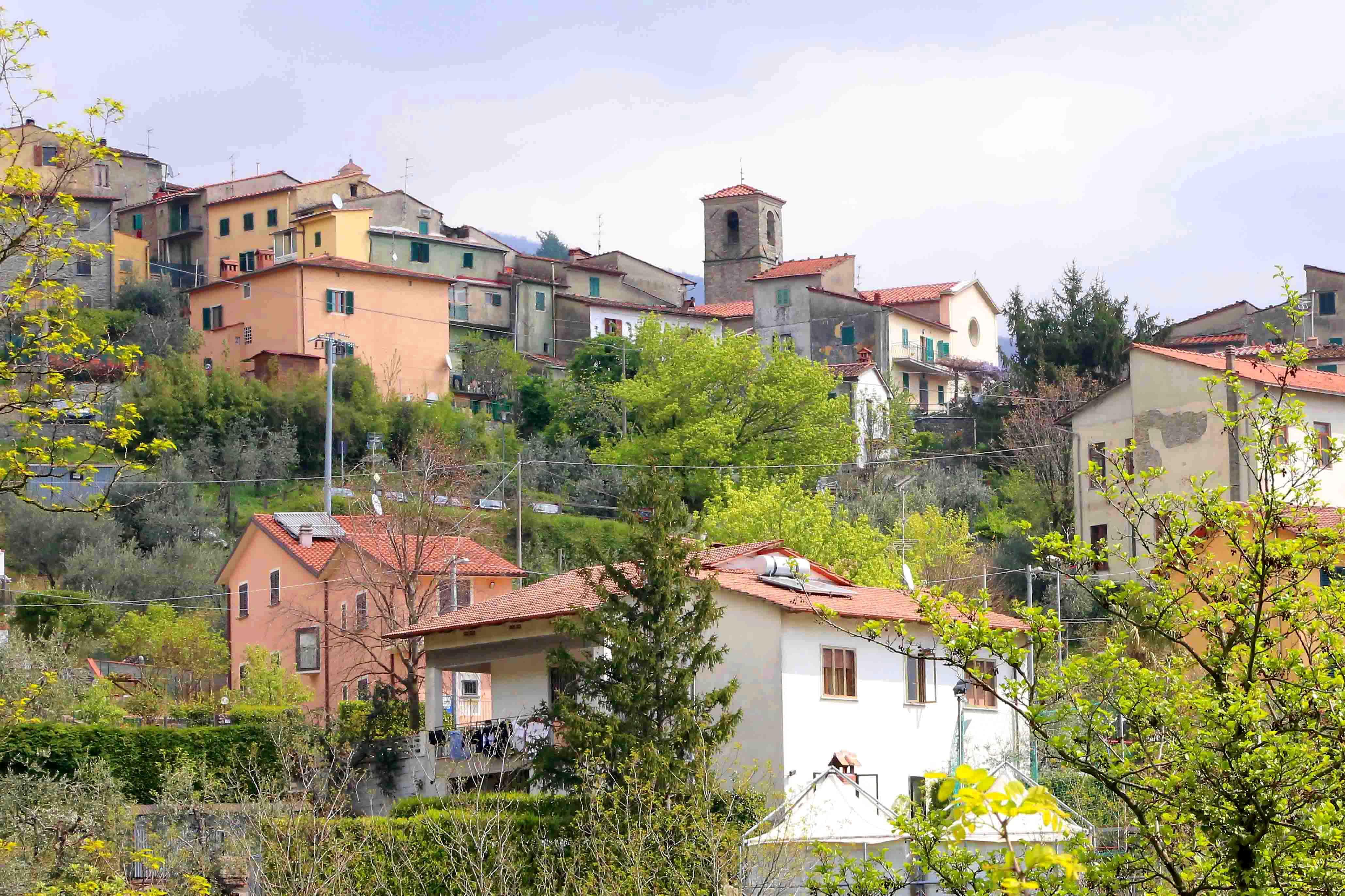Una veduta di Villa di Baggio, sulle colline pistoiesi (foto Lorenzo Gori)