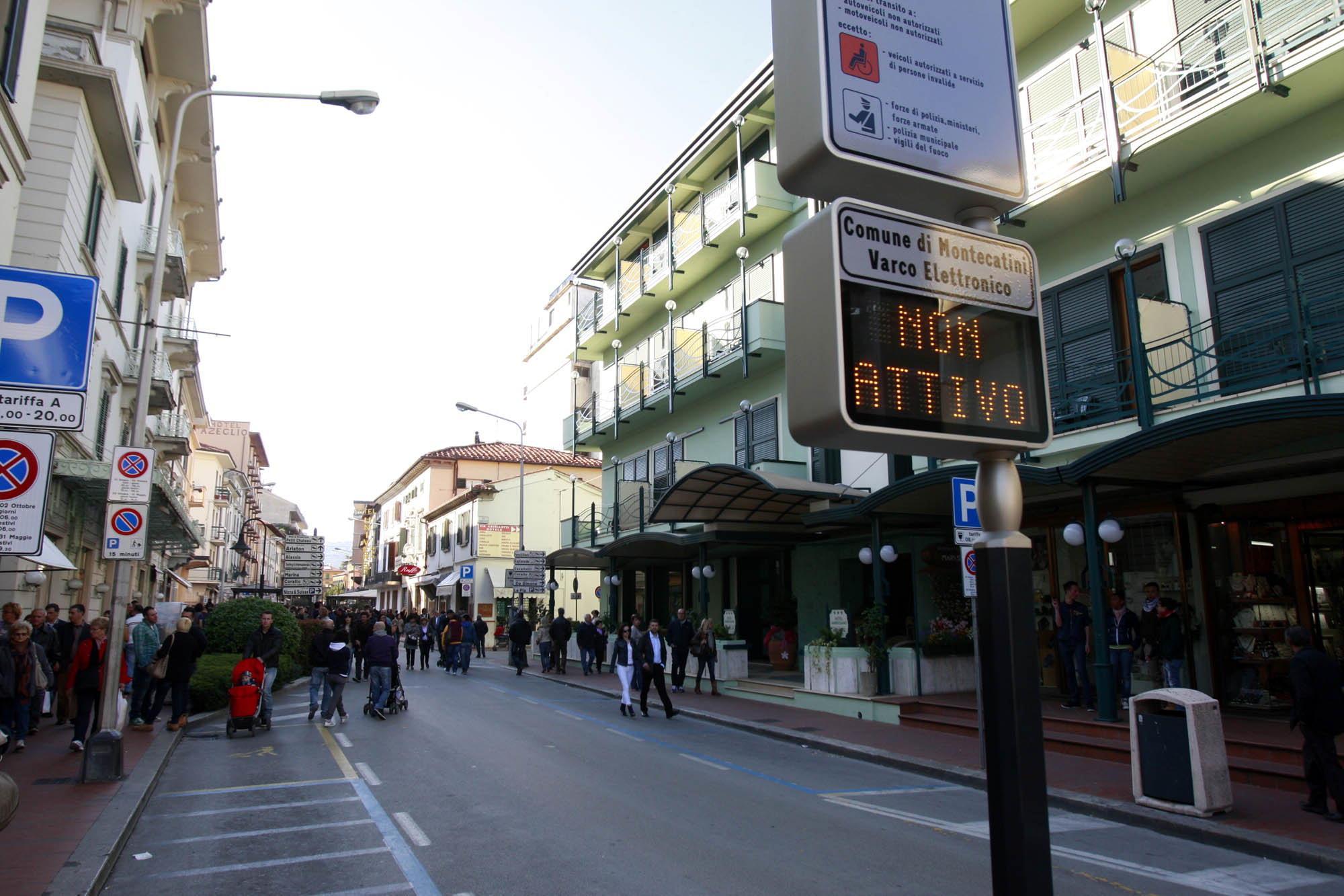 Il varco elettronico all’inizio di corso Matteotti (foto Nucci)