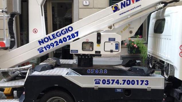 Il trasloco blocca via Guizzelmi