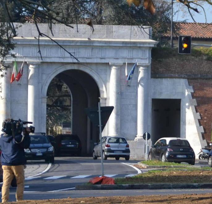 Ciclista investita vicino al barbiere a Porta Elisa