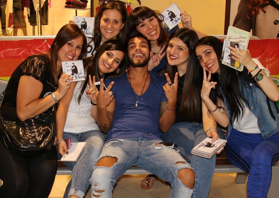 Bagno di folla per Marco Carta Tanti fan per la firma sul suo cd