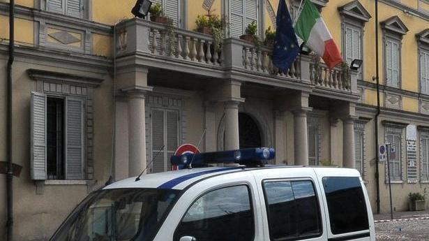 Raccolgono fondi per il Comune ma è una truffa