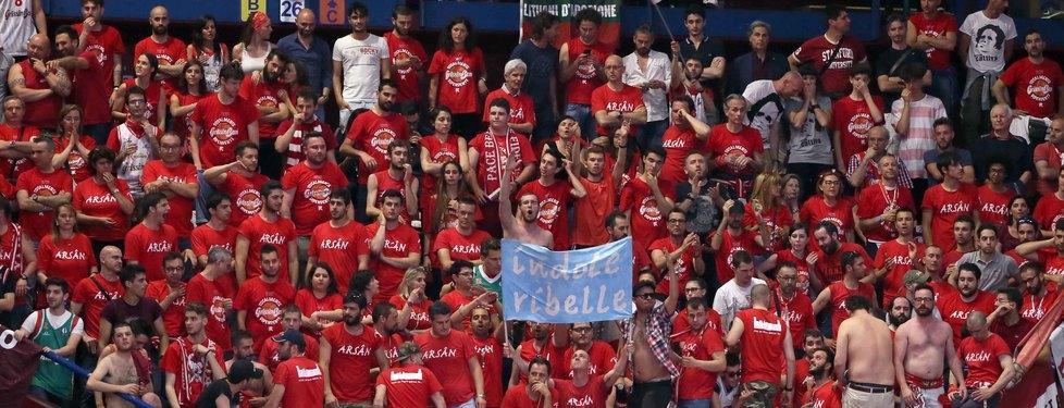 Mille reggiani al Forum totalmente dipendenti