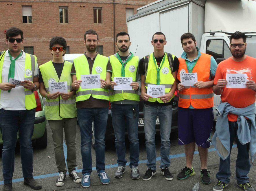 «Stop ai parcheggiatori abusivi» 