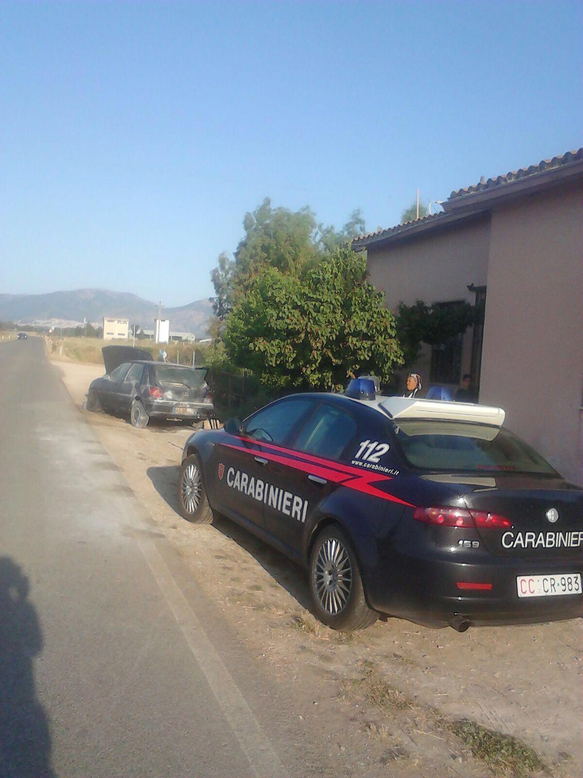 Samassi, fucilate e fuoco all'auto di una famiglia rom