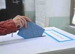 Cittadini al voto in tre comuni della Lucchesia 