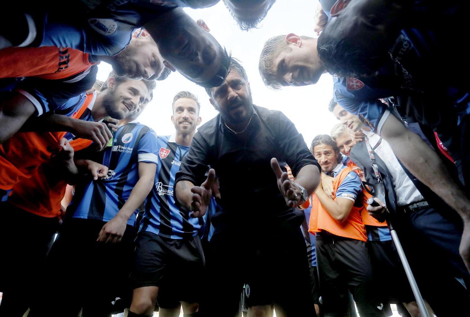 Il cerchio magico a fine partita (foto Muzzi)