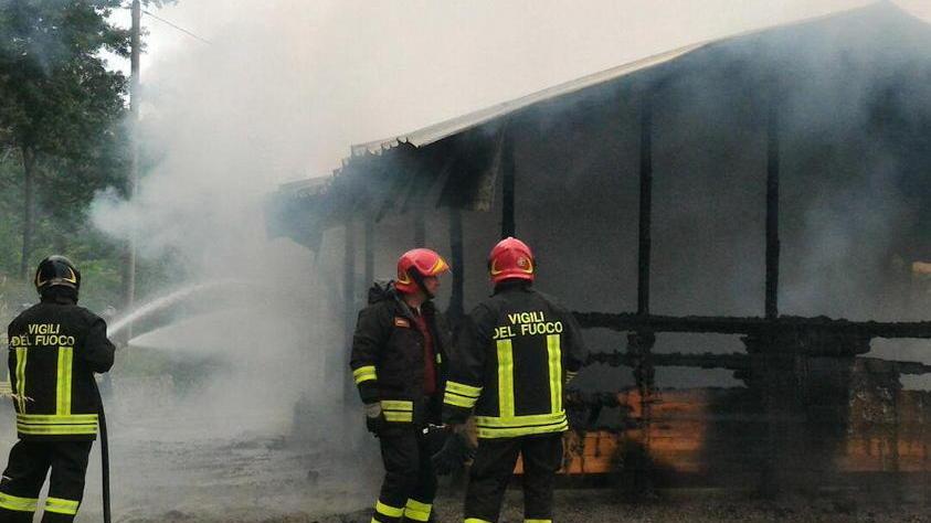 A fuoco una casina mobile