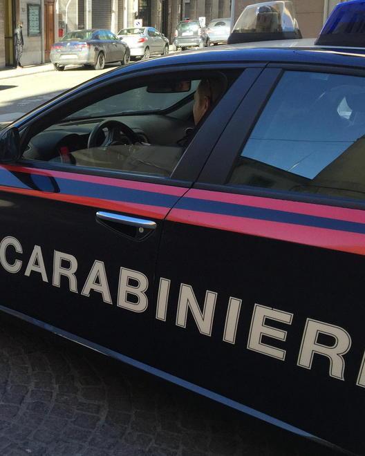 Cittadini inseguono un furgone sospetto