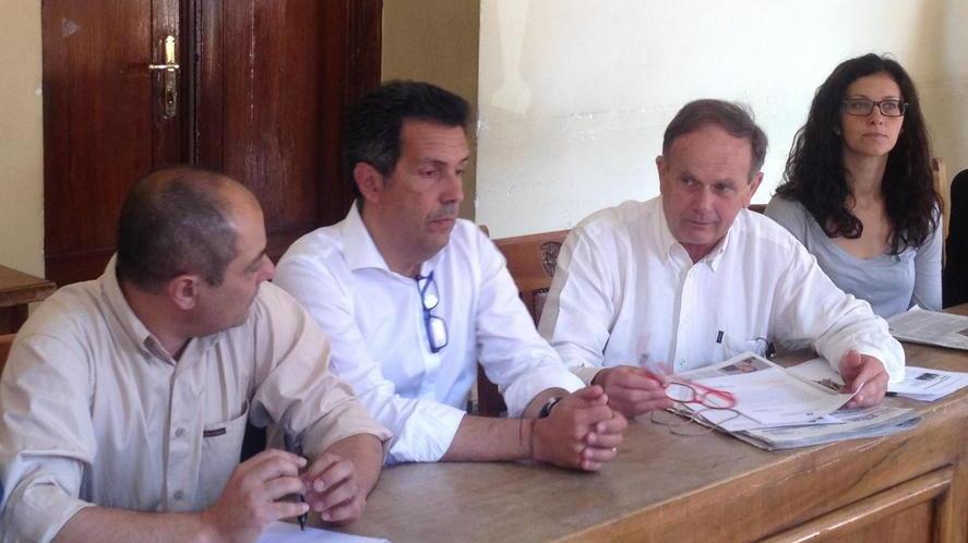 La giunta fa gli straordinari per evitare il commissario