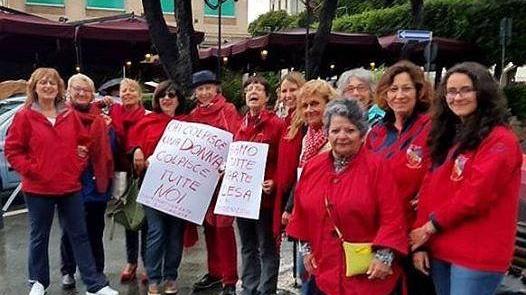 In piazza contro la violenza alle donne