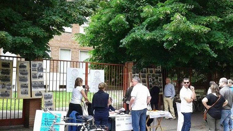 Firme contro la vendita delle scuole