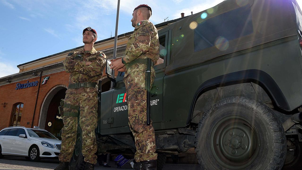 Militari impegnati in controlli sul territorio