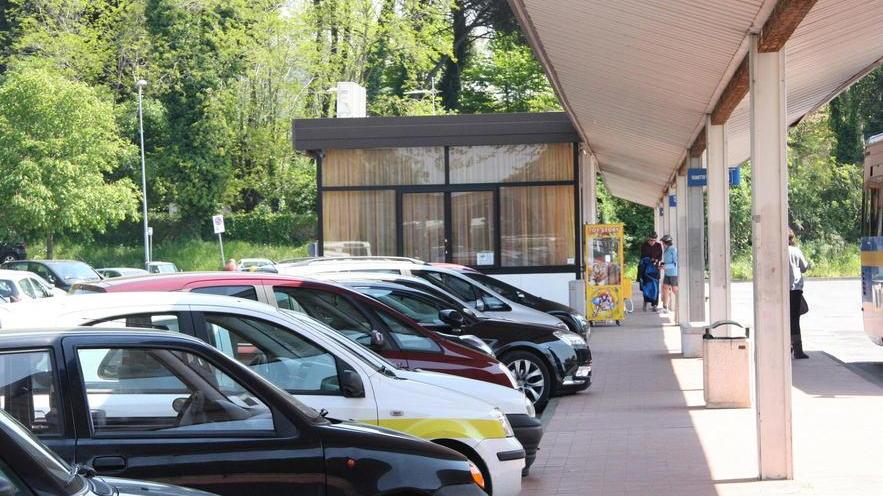 Il parcheggio del Terminal bus a Pietrasanta
